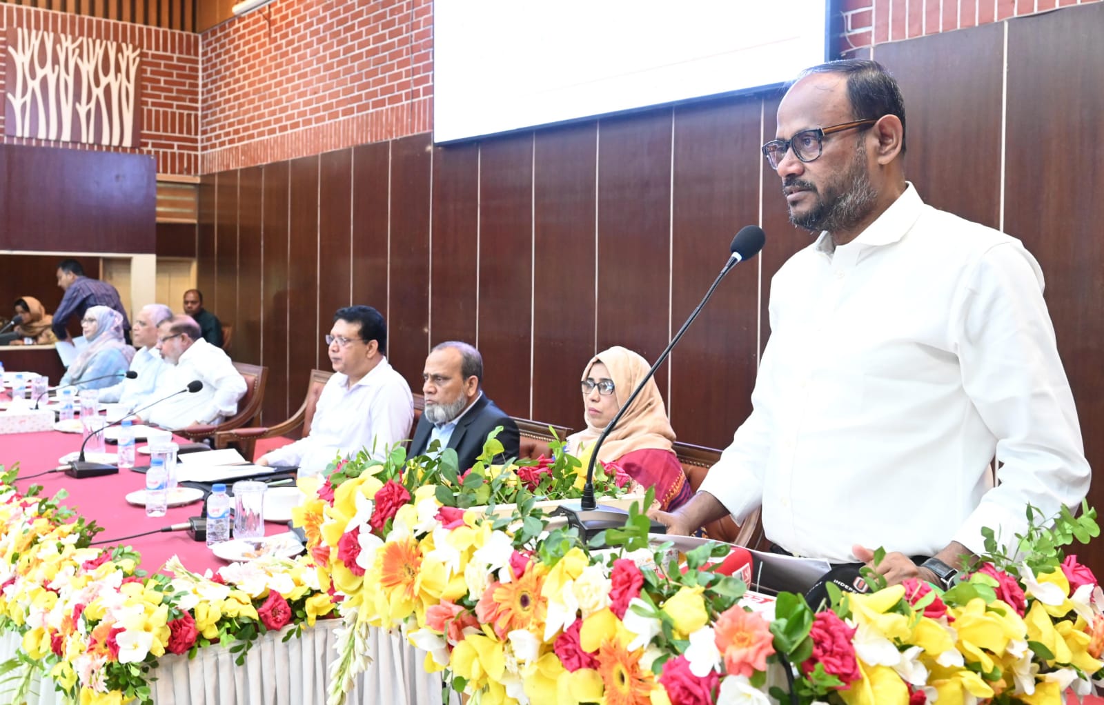 প্রান্তিক জনগোষ্ঠীকে স্বাবলম্বী করতে ব্ল্যাক বেঙ্গল ছাগল সম্প্রসারণ প্রকল্প গুরুত্বপূর্ণ ভূমিকা রাখবে